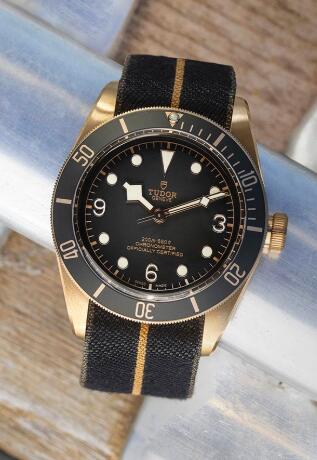 Tudor BLACK BAY BRONZE M79250BA-0001 Replica Watch